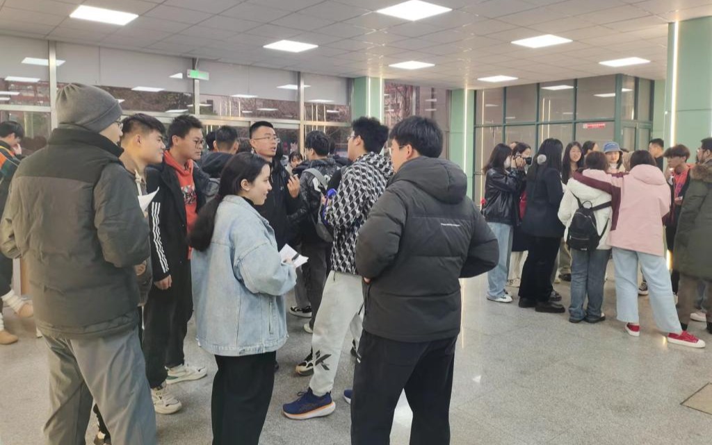 对话世界 语你同行-冰球突破mg正规官网启动校园...