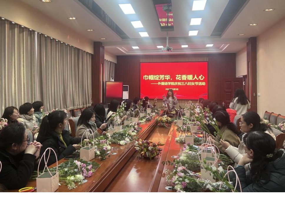 巾帼绽芳华，花香暖人心——冰球突破mg正规官网...